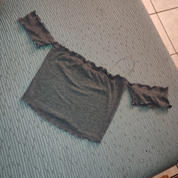 NWOT Sexy Cold Off Shoulder Cami Crop Top Light Grey - Picture 2 of 7